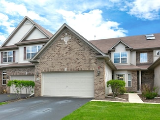 15 Oak Creek Ct, North Aurora, IL 60542