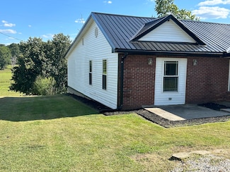 125 Rogers Ln, Irvine, KY 40336