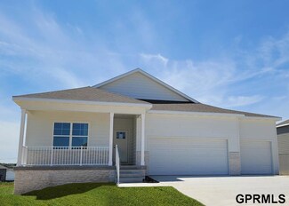 6311 Clear Creek St, Bellevue, NE 68157