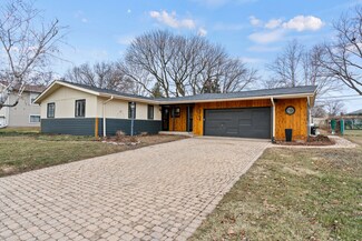 3704 W Lee St, McHenry, IL 60050