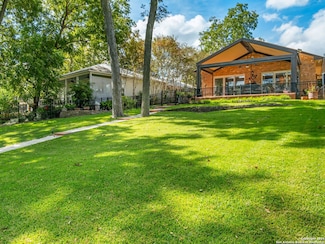 875 Gallagher Rd, Mc Queeney, TX 78123