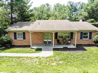 2613 Eston Dr, Staunton, VA 24401