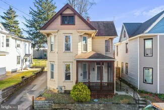 19 N Grant St, Waynesboro, PA 17268