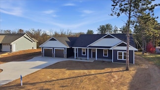 1422 Creekwood Dr, New Richmond, WI 54017