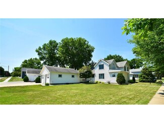 611 W 4th St, Zumbrota, MN 55992
