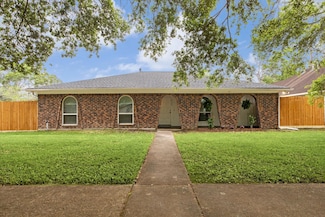 16103 La Avenida Dr, Houston, TX 77062