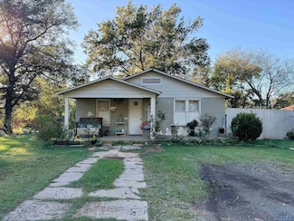 301 Cleveland St, Mount Pleasant, TX 75455