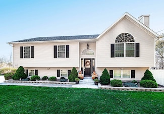 565 Shawanga Lodge Rd, Bloomingburg, NY 12721