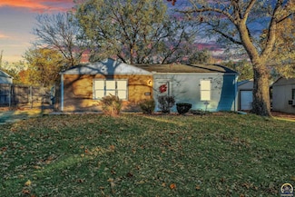 2120 SW Morningside Rd, Topeka, KS 66614