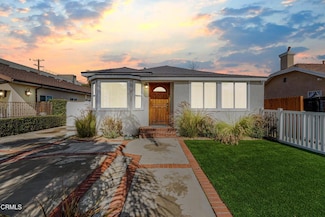 15233 Camarillo St, Sherman Oaks, CA 91403