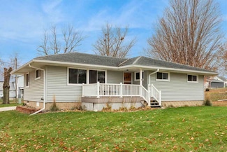 205 E Washington St, Norway, IA 52318