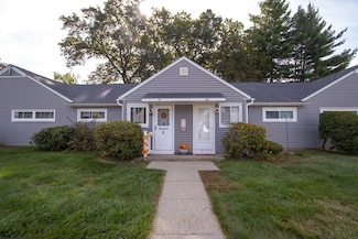 29 Meadowlark Ln, Chicopee, MA 01022