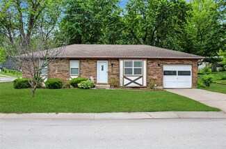 2516 Heather Ln, Lexington, MO 64067