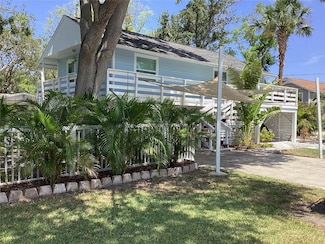 401 Pennsylvania Ave, Crystal Beach, FL 34681