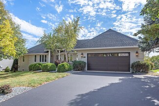 582 High Ridge Cir, Saint Paul, MN 55118