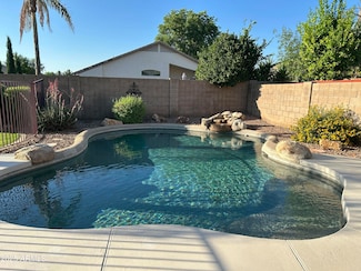 2092 E Smoke Tree Rd, Gilbert, AZ 85296