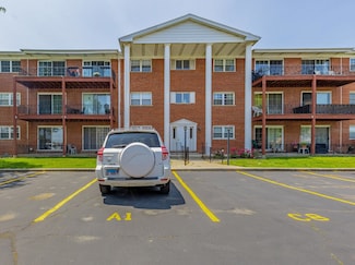 6135 W 94th St Unit A1, Oak Lawn, IL 60453