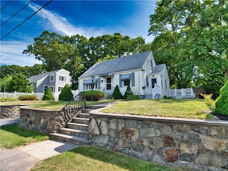 9 Garvin St, Cumberland, RI 02864
