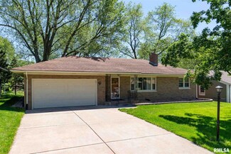 215 Orchard Ct, Silvis, IL 61282
