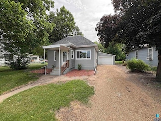 712 S Egan Ave, Madison, SD 57042