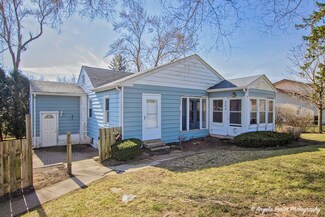 305 E Burnett Rd, Island Lake, IL 60042