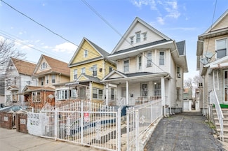 9517 125th St, South Richmond Hill, NY 11419