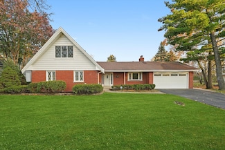 7925 William Dr, Willowbrook, IL 60527