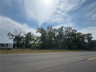 1500 SW Stonewall Dr, Oak Grove, MO 64075