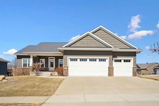 590 Oak Park Cir, Marion, IA 52302