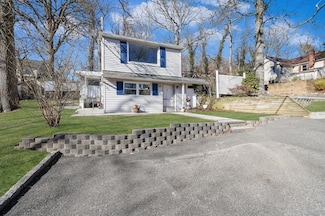 7 Yucca Rd Unit Lower, Rocky Point, NY 11778