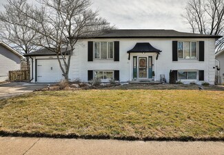 706 La Bonne Pkwy, Ballwin, MO 63021