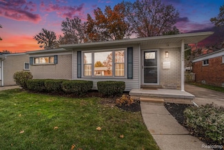 1404 Woodlawn Ave, Royal Oak, MI 48073