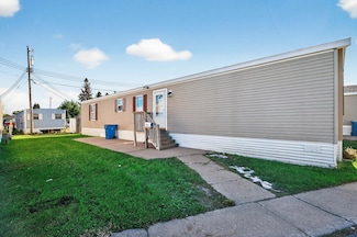 1010 North Cir NE, Minneapolis, MN 55432