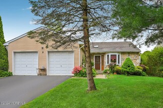 9 Long Rd, Freehold, NJ 07728