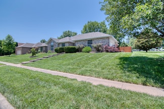 5071 S Wanda Gray Ave, Springfield, MO 65810