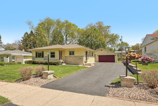 2107 Glenwall Dr, Waukesha, WI 53188