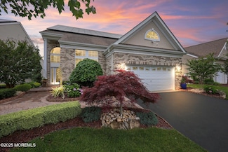 170 Wintergreen Dr, Manalapan Township, NJ 07726