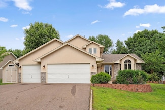 9055 Regent Pkwy, Brooklyn Park, MN 55443
