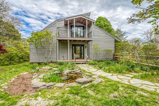 212 Charles Neck Way, Vineyard Haven, MA 02568