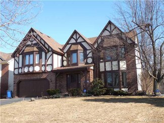 183 Londonderry Ln, Getzville, NY 14068