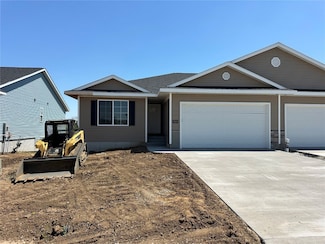 914 Juneberry Dr, Palo, IA 52324