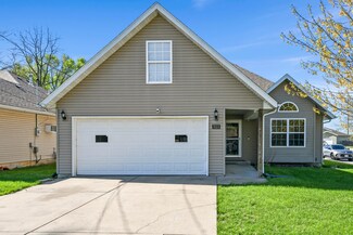 3122 W Chestnut St, Springfield, MO 65803