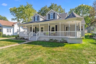 313 E Durant St, Walcott, IA 52773
