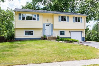 36 Roberta Dr, Howell, NJ 07731