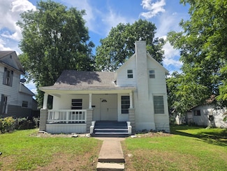 134 W Pleasant St, Aurora, MO 65605