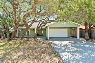 1506 N Live Oak St, Rockport, TX 78382