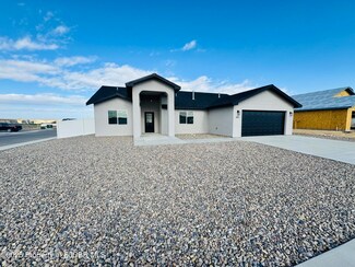 805 Lily St, Farmington, NM 87401
