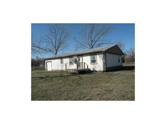 126 Foothill Dr, Mound City, KS 66056