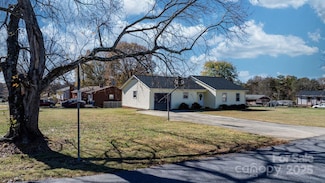 3520 20th Ave NE, Hickory, NC 28601