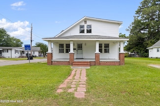 1319 Moore St, Elizabeth City, NC 27909